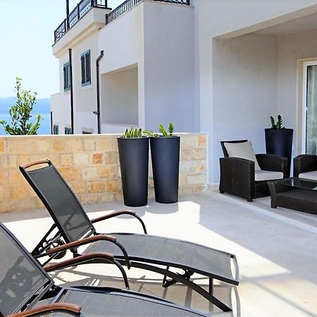 Apartment Bol A6 With Pool From 45 Eur Per Person Eksteriør bilde