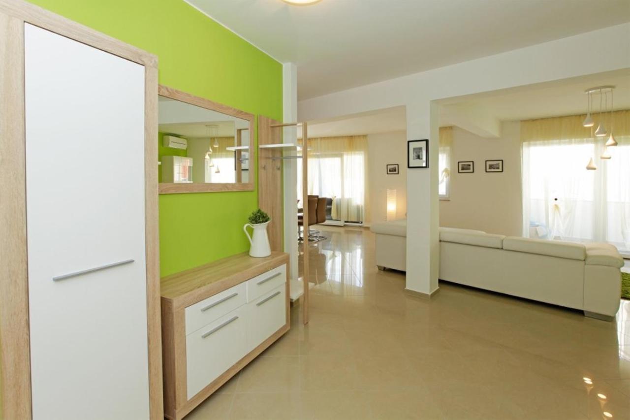 Apartment Bol A6 With Pool From 45 Eur Per Person Eksteriør bilde