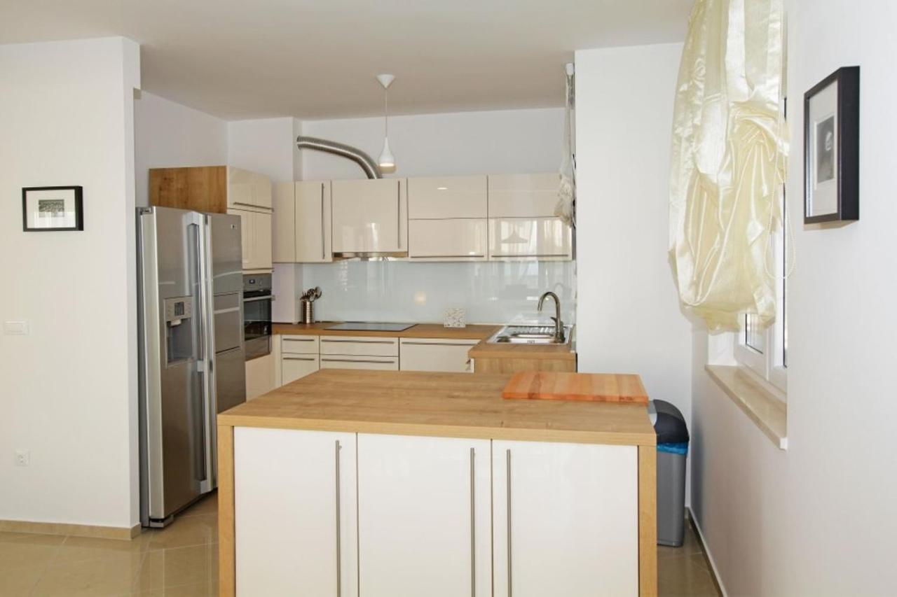 Apartment Bol A6 With Pool From 45 Eur Per Person Eksteriør bilde